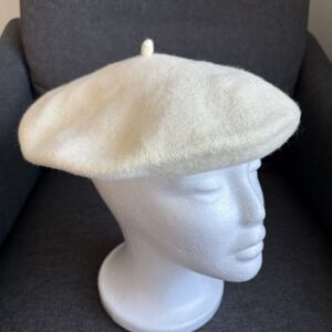 Vintage ULTRABASQUE Womens Wool Beret French Hat Ivory White Czechoslovakia